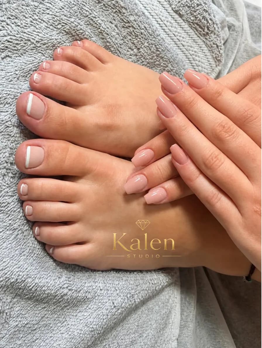 Manicura y pedicura en tonos nude realizadas en Kalen Studio