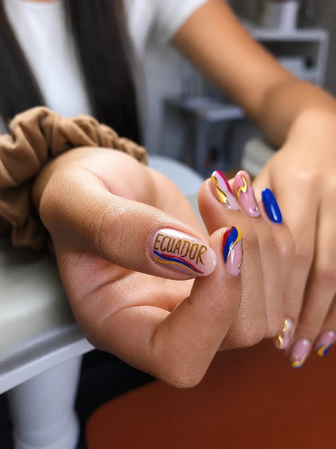 Trabajo artístico de manicura realizado en Kalen Studio